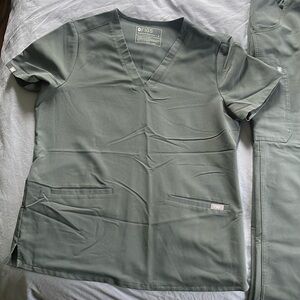 Figs scrubs. Medium top. Large petite bottoms. Worn one time.